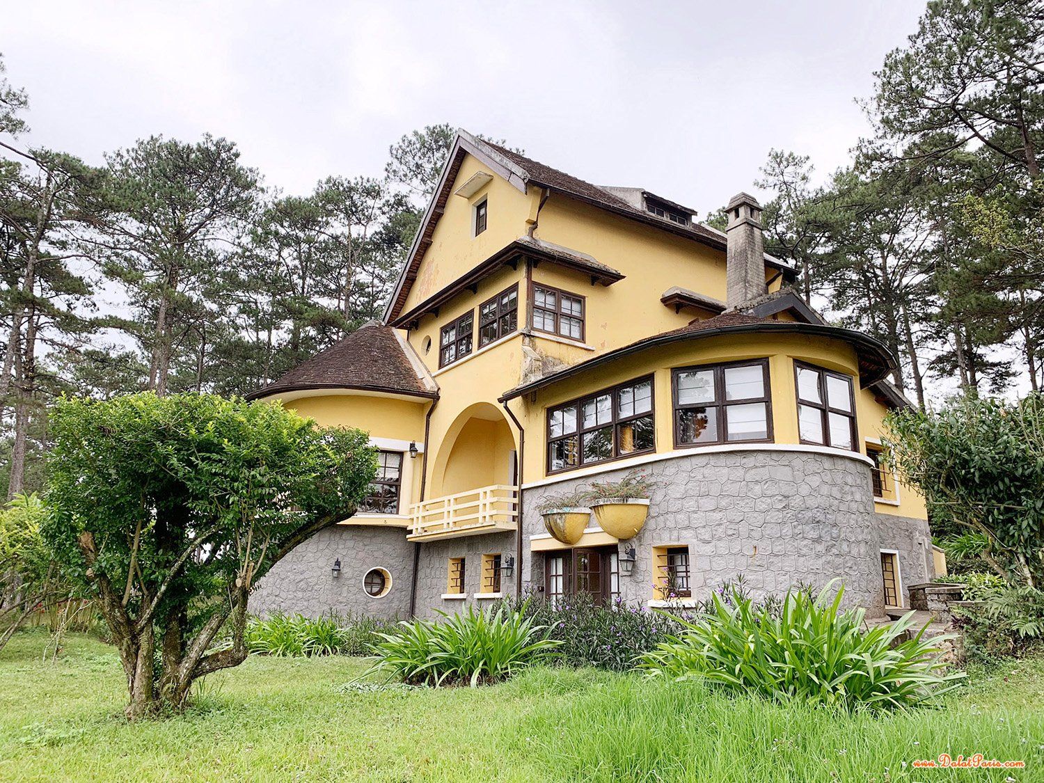Đất biệt thự trạm hành Xuân trường ngoại ô TP .Đà Lạt, Cách Quốc Lô 20 300m, Cách uỷ ban trạm hành 1km, thích hơp an cư nghỉ dưỡng, giá 2,8tỷ