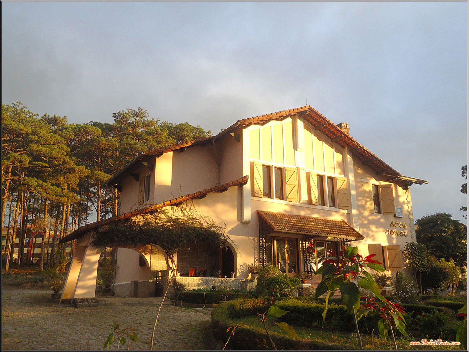 Biệt thự Đường Trịnh Hoài Đức, Phường 11,TP .Đà Lạt, Cách Hồ Xuân Hương 4km,thích hợp kinh doanh Homestay, khách sạn, giá 13.5tỷ