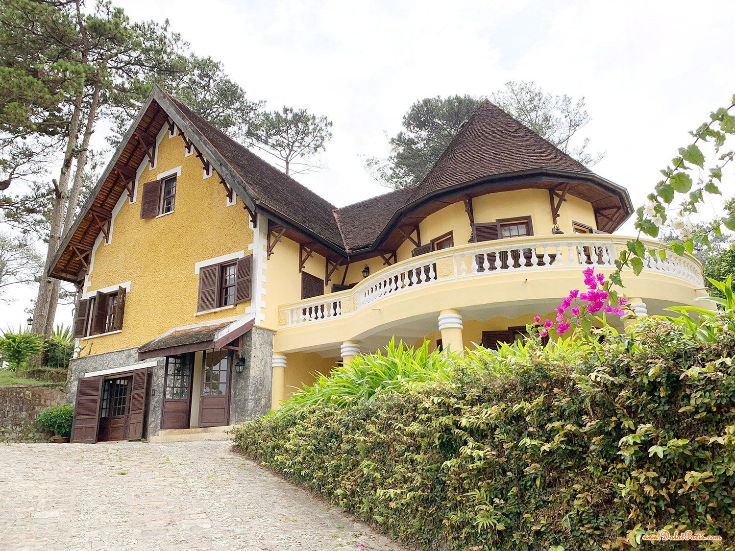 Biệt thự mặt tiền Đặng Thái Thân, Phường 3, ngay trung tâm TP .Đà Lạt, view rừng thông, cách Hồ Xuân Hương chỉ 1km, thích hợp an cư nghỉ dưỡng, kinh doanh, giá 37.5tỷ