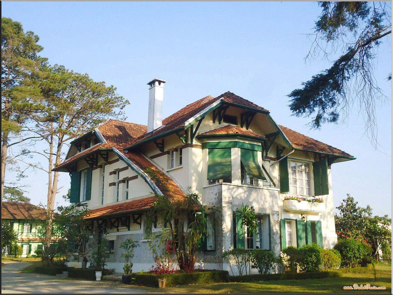 Bán đất tặng nhà KQH An Sơn, P4, Đà Lạt. DT 115.8m2 full thổ cư. Gần dinh 3, cách HXH khoản 4km. Khu dân cư sang trọng, an ninh. Đường ô tô. Giá 8.8 tỷ