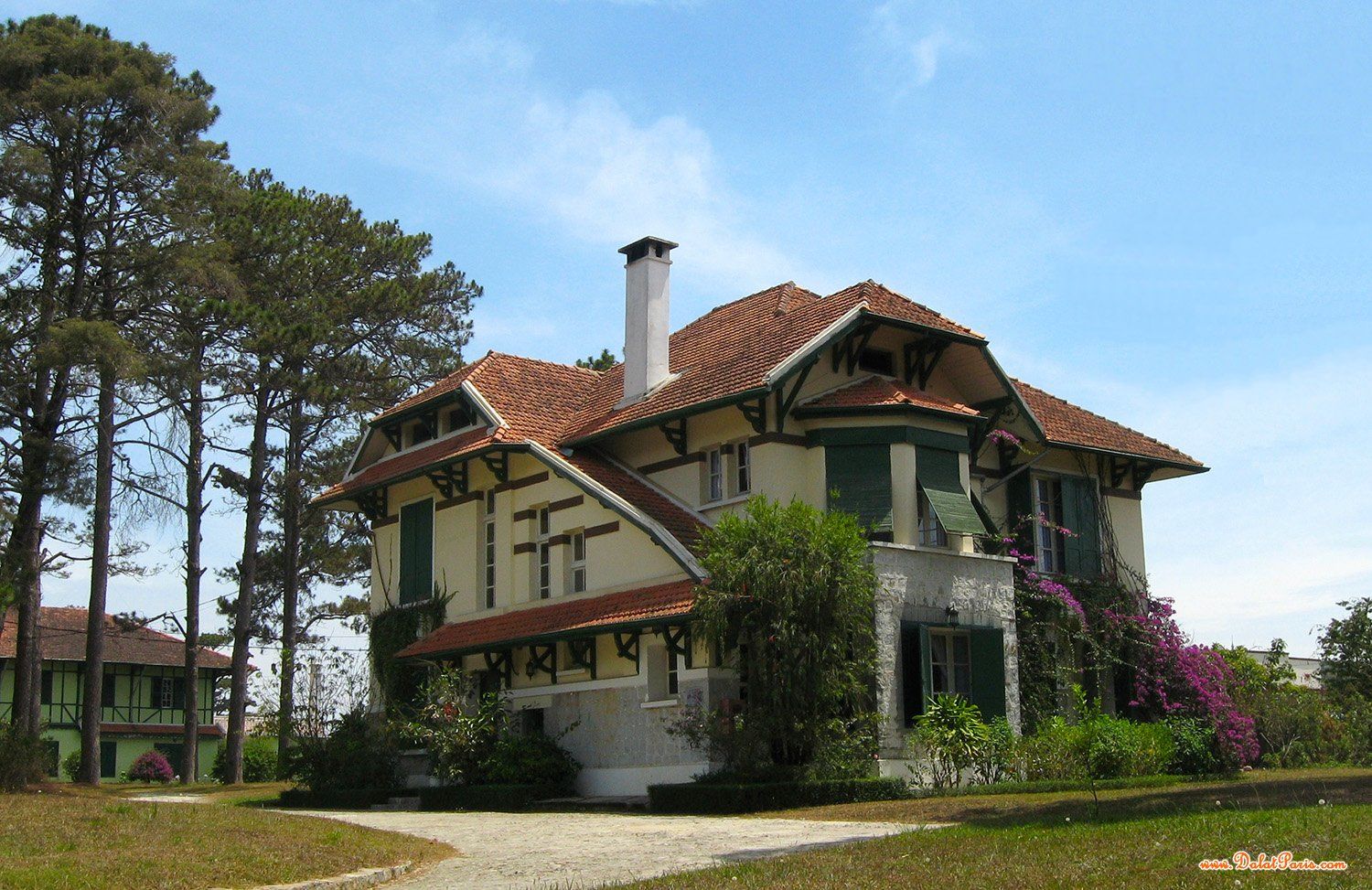 Bán đất ngay trạm thu phí đèo fren đức trọng, cách Hồ Xuân Hương 10km, Cách trục đường chính 1km,thích hợp an cư nghỉ dưỡng, giá 3tỷ