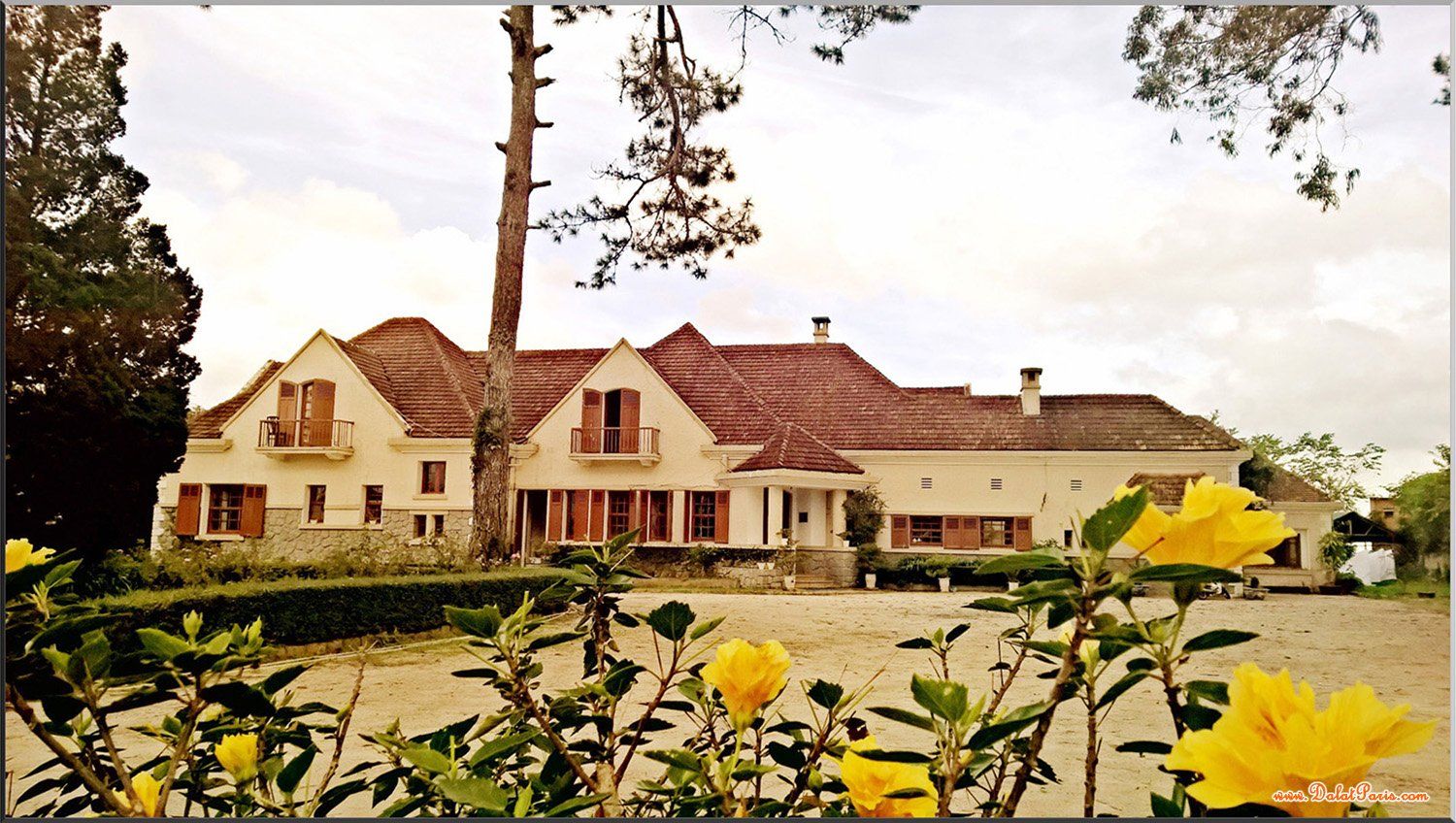 Bán đất mặt tiền đường Chính Dã tượng, Phường 5, ngay trung tâm TP .Đà lạt, cách hồ xuân hương 2km, sổ riêng xây dựng, thích hợp xây khách sạn, giá 22tỷ